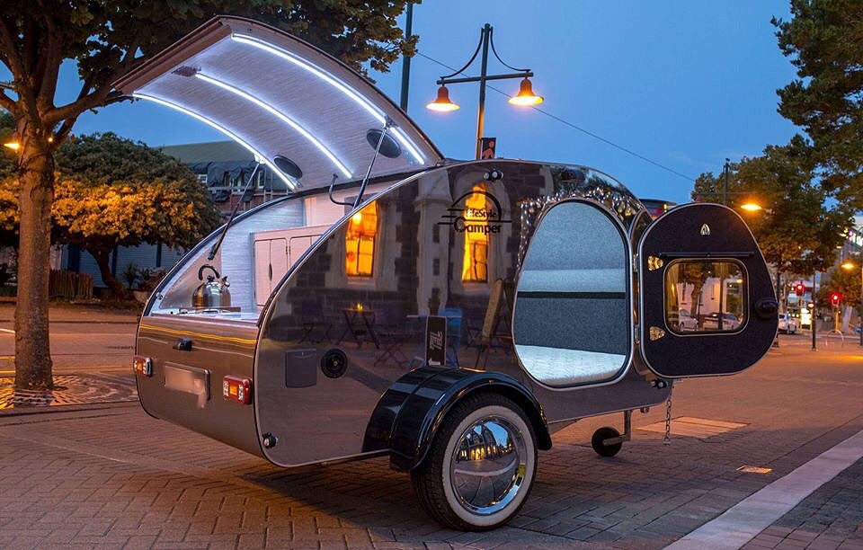 2-steeldrop-caravan-camping-adventure-edelstahl-teardrop-miniwohnwagen-lifestylecamper-lifestyle-camper-kaufen
