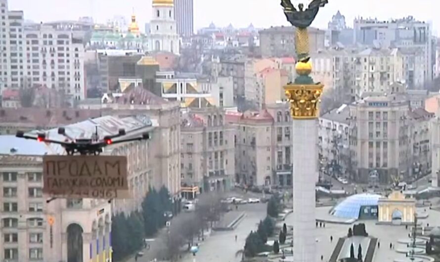 На Майдане в Киеве запустили дрон с посланием для мира и посольства РФ (видео)
