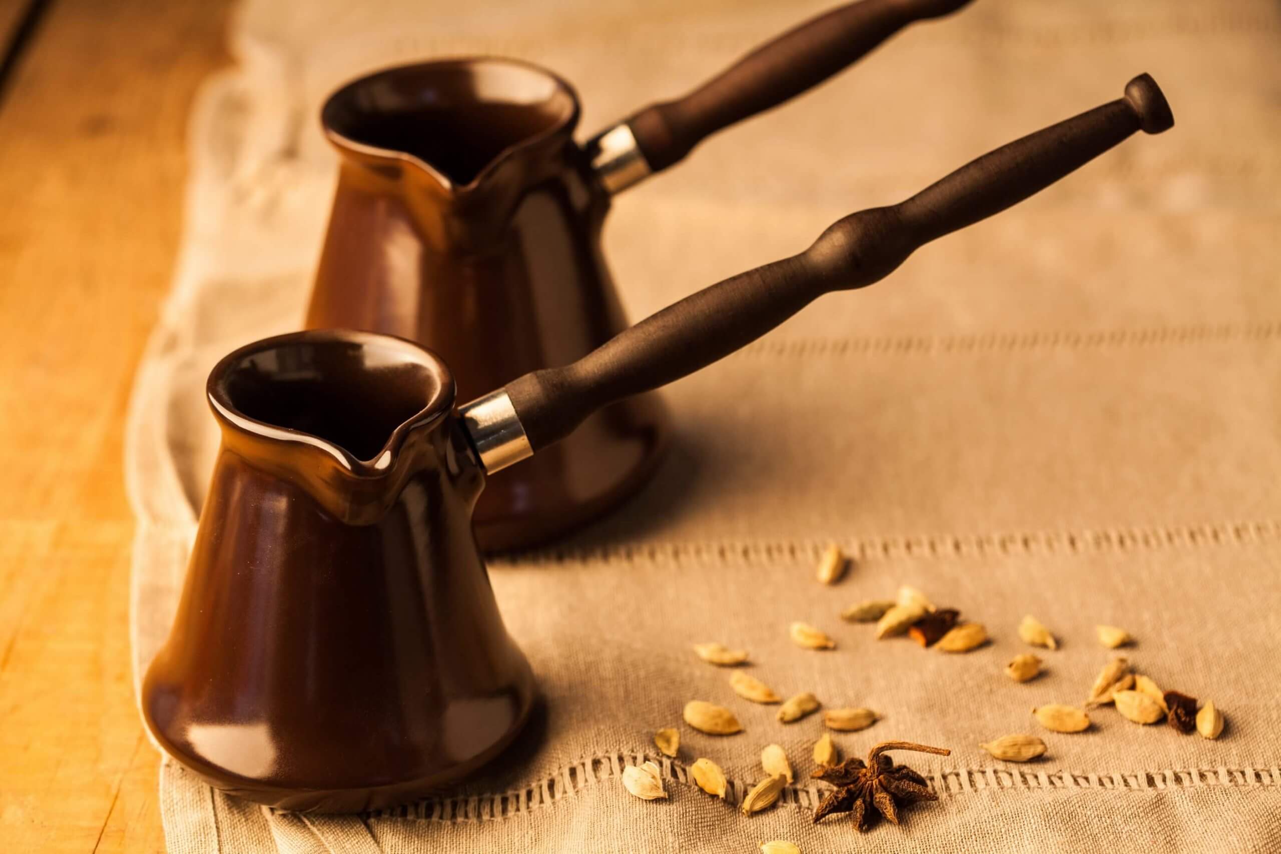 Звичайна чи електрична: як вибрати турку для приготування кави?